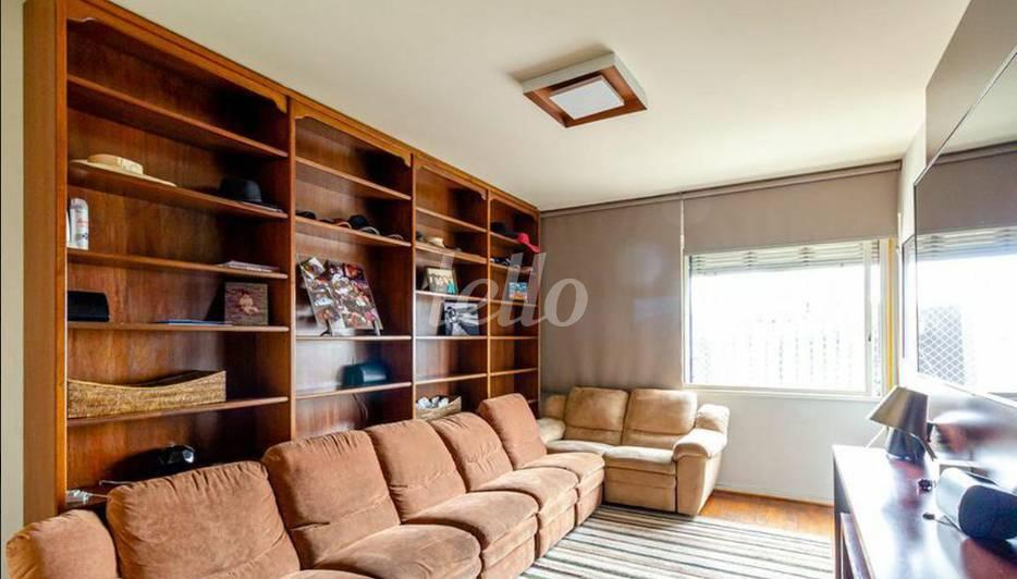 SALA ÍNTIMA de Apartamento à venda, Padrão com 455 m², 4 quartos e 3 vagas em Consolação - São Paulo