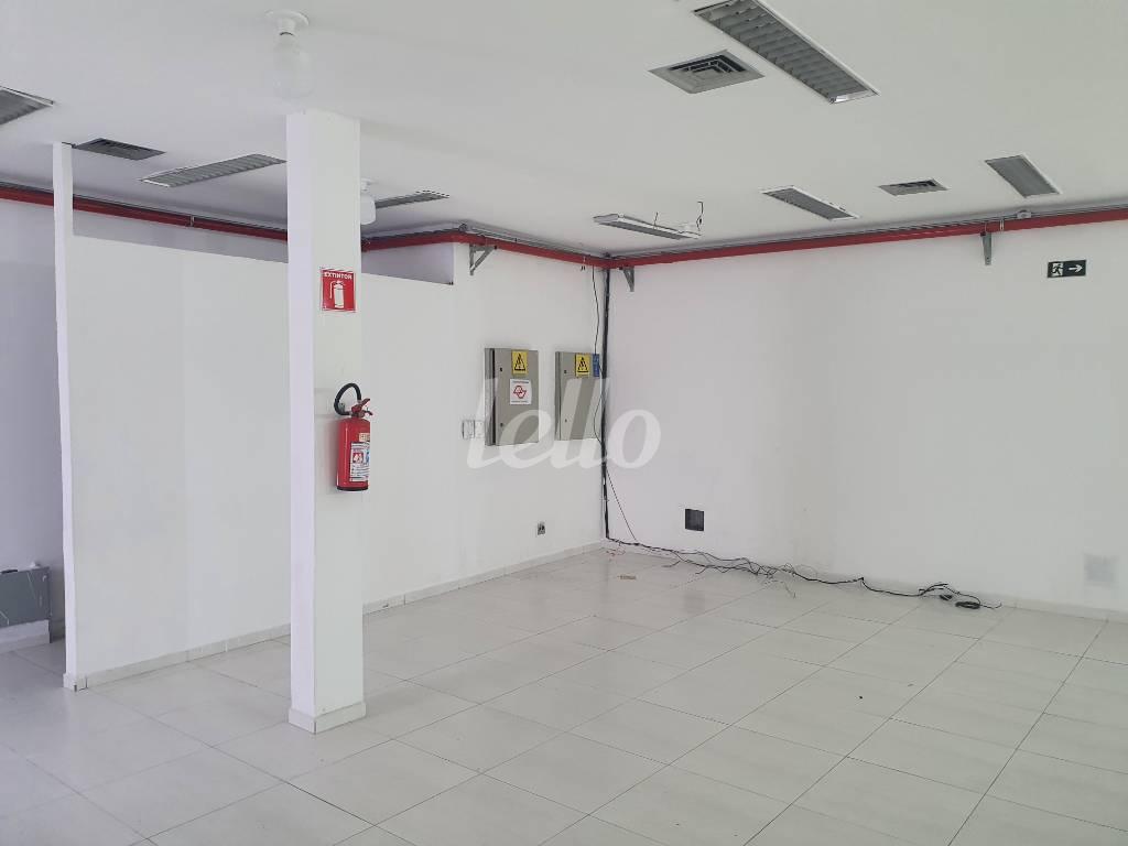 SALÃO de Prédio Comercial para alugar, Monousuário com 850 m², e 4 vagas em Osvaldo Cruz - São Caetano do Sul