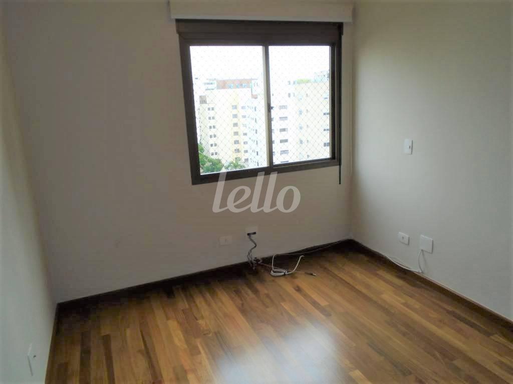 SUÍTE 1 de Apartamento à venda, Padrão com 173 m², 4 quartos e 3 vagas em Campo Belo - São Paulo