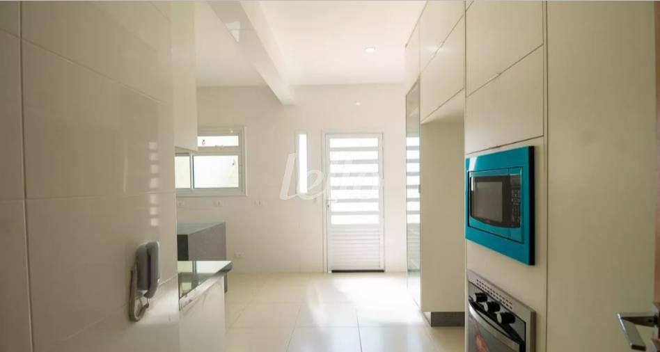 COZINHA de Casa à venda, sobrado com 250 m², 3 quartos e 5 vagas em Vila Monumento - São Paulo