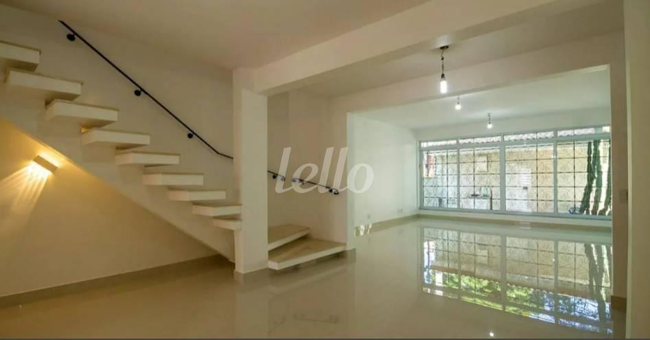SALA 1 de Casa à venda, sobrado com 250 m², 3 quartos e 5 vagas em Vila Monumento - São Paulo