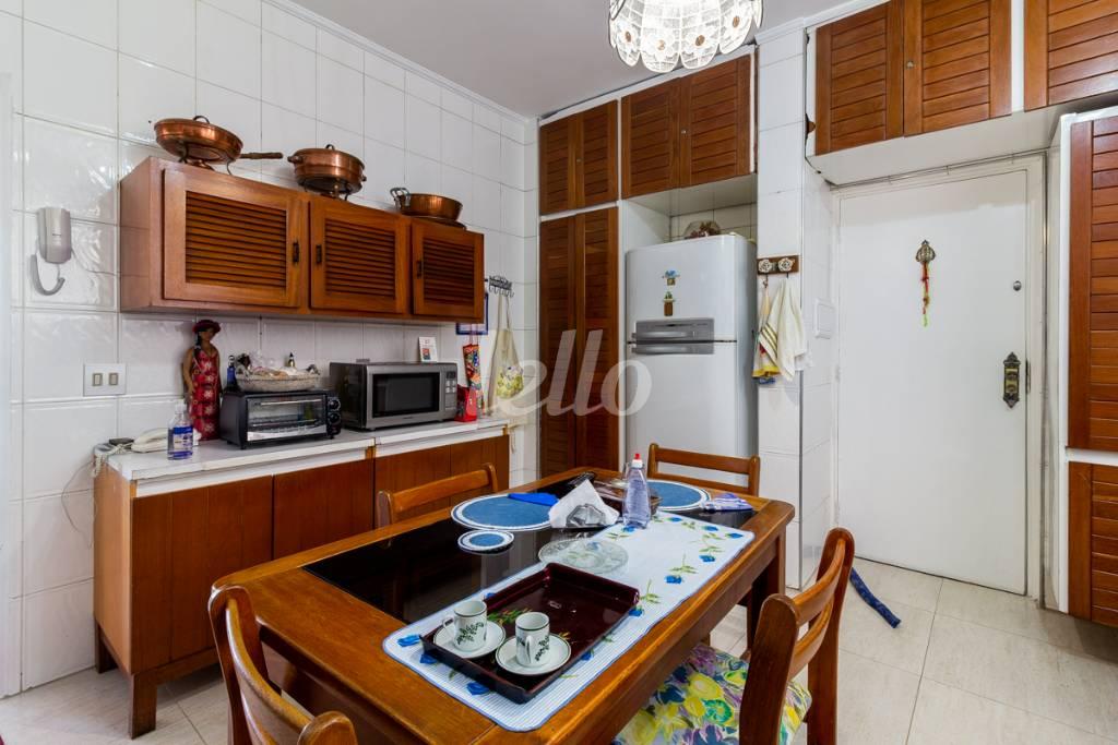 COZINHA de Apartamento para alugar, Padrão com 190 m², e 1 vaga em Pinheiros - São Paulo