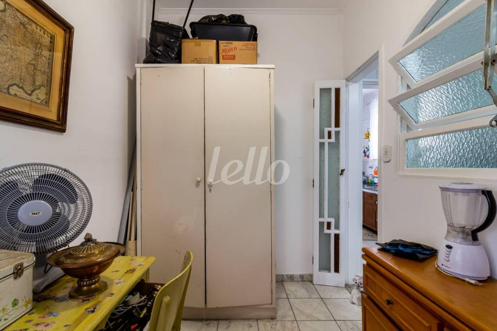DORMITÓRIO DE SERVIÇO de Apartamento para alugar, Padrão com 190 m², e 1 vaga em Pinheiros - São Paulo