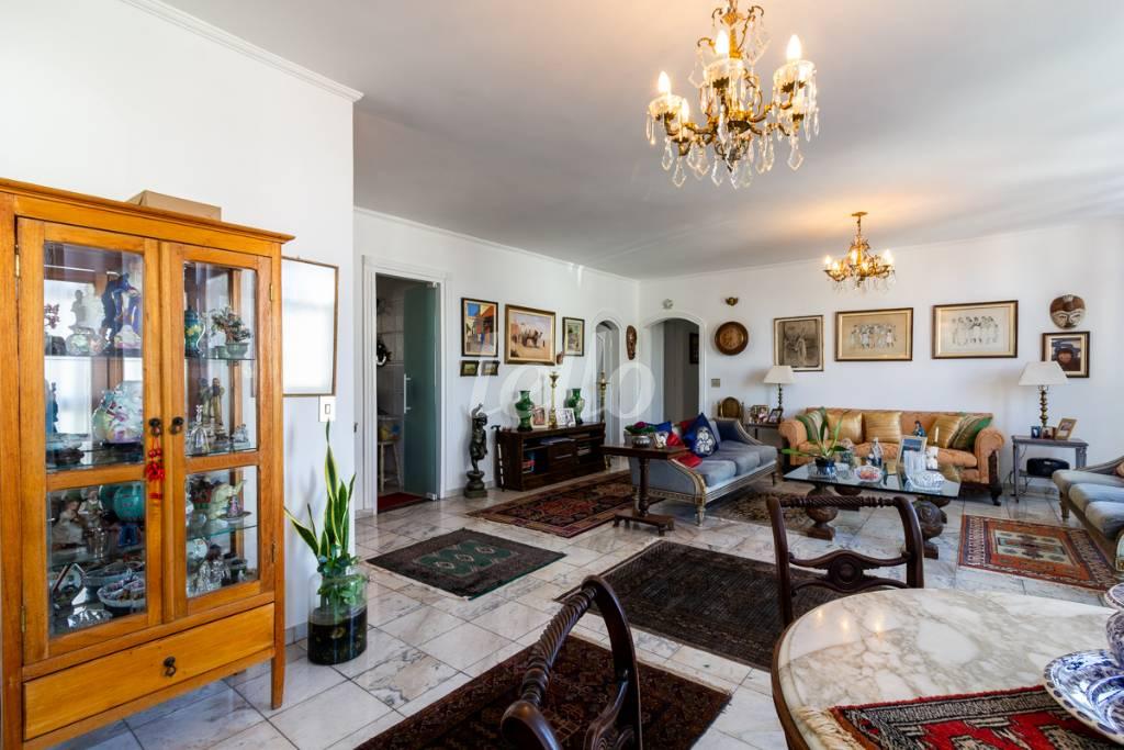 SALA de Apartamento para alugar, Padrão com 190 m², e 1 vaga em Pinheiros - São Paulo