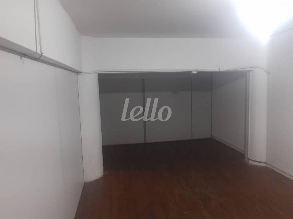 MEZANINO de Salão para alugar, Padrão com 245 m², e em Centro - São Paulo