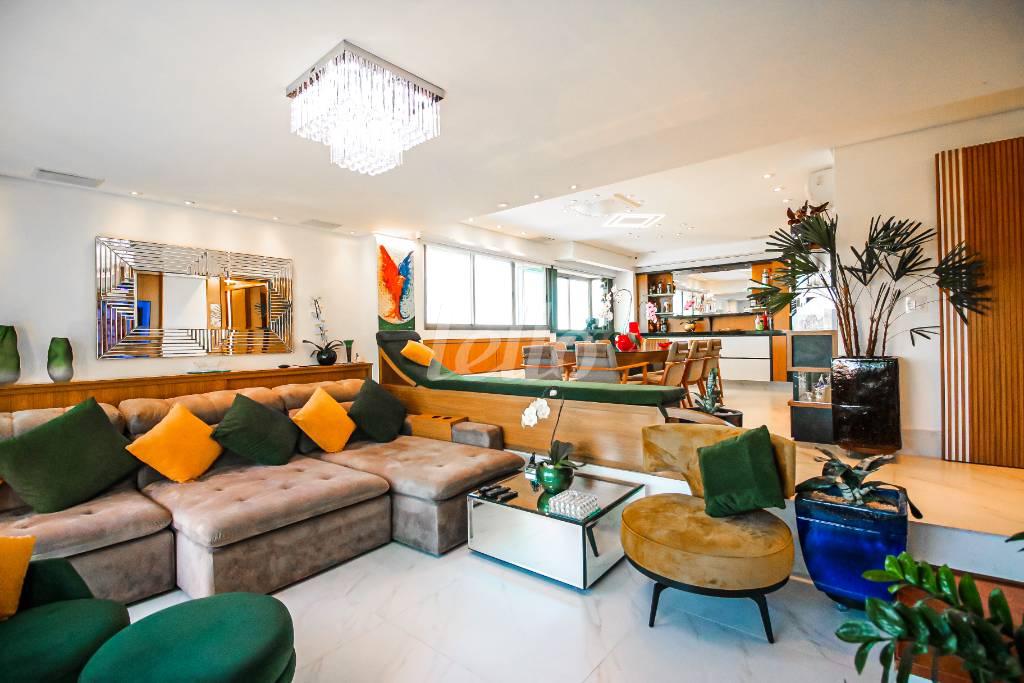 SALA de Apartamento à venda, Padrão com 163 m², 3 quartos e 3 vagas em Aclimação - São Paulo
