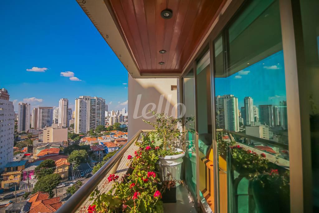 VARANDA de Apartamento à venda, Padrão com 163 m², 3 quartos e 3 vagas em Aclimação - São Paulo