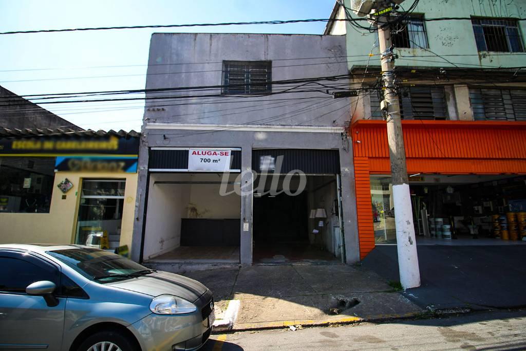 FACHADA de Galpão/Armazém para alugar, Padrão com 700 m², e em Ipiranga - São Paulo