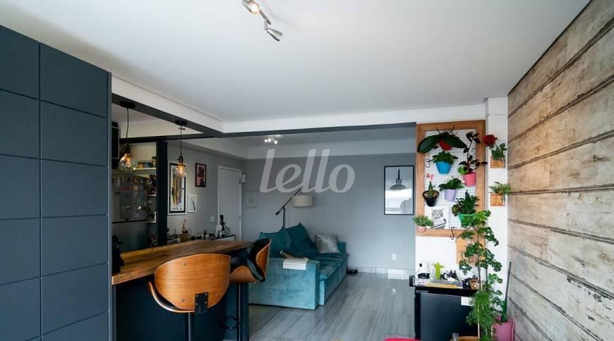 SALA de Apartamento à venda, Padrão com 70 m², 2 quartos e 1 vaga em Vila Gertrudes - São Paulo