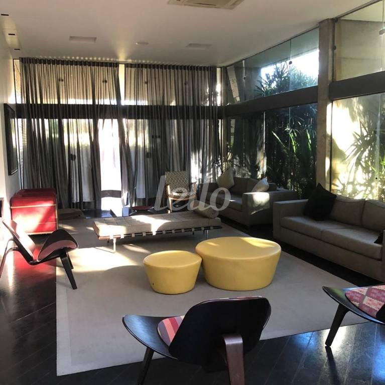 SALA de Apartamento à venda, Padrão com 180 m², 2 quartos e 2 vagas em Pinheiros - São Paulo
