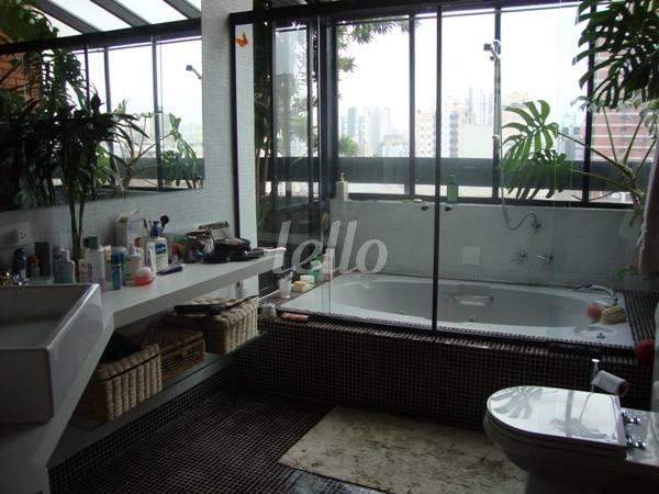 BANHEIRO de Apartamento à venda, Padrão com 180 m², 2 quartos e 2 vagas em Pinheiros - São Paulo