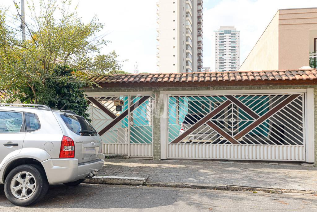 FACHADA de Casa à venda, sobrado com 220 m², e em Jardim da Glória - São Paulo