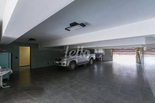 GARAGEM de Casa à venda, assobradada com 379 m², 8 quartos e 7 vagas em Vila Moinho Velho - São Paulo