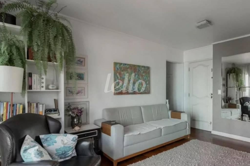 LIVING de Apartamento à venda, Padrão com 70 m², 3 quartos e 1 vaga em Vila Clementino - São Paulo