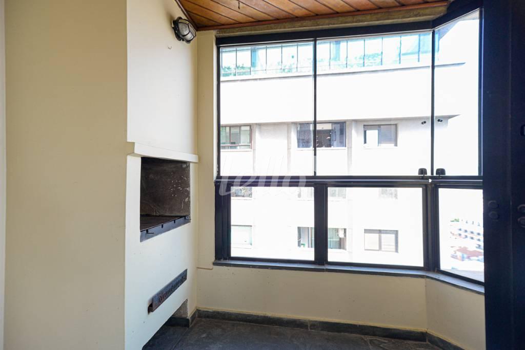 VARANDA GOURMET de Apartamento à venda, Padrão com 220 m², 3 quartos e 3 vagas em Vila Uberabinha - São Paulo