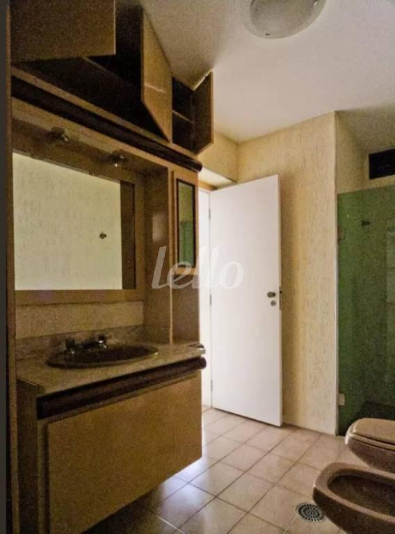 18 BANHEIRO SUÍTE 1 de Apartamento à venda, Padrão com 354 m², 5 quartos e 4 vagas em Santana - São Paulo