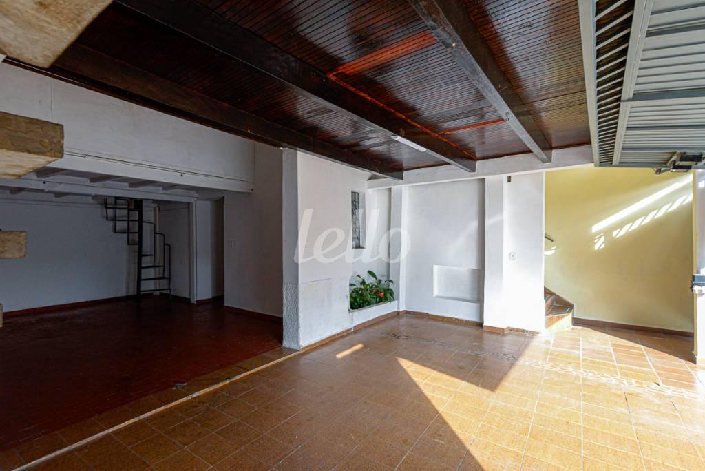 GARAGEM de Casa à venda, térrea com 190 m², 4 quartos e em Vila Romana - São Paulo