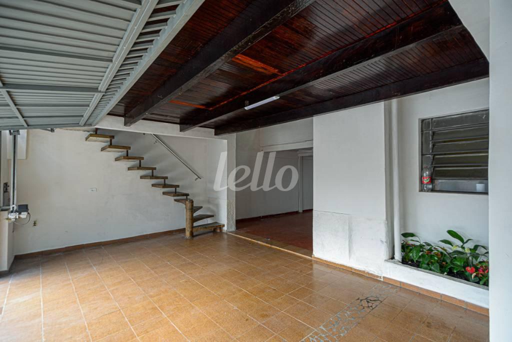 GARAGEM de Casa à venda, térrea com 190 m², 4 quartos e em Vila Romana - São Paulo