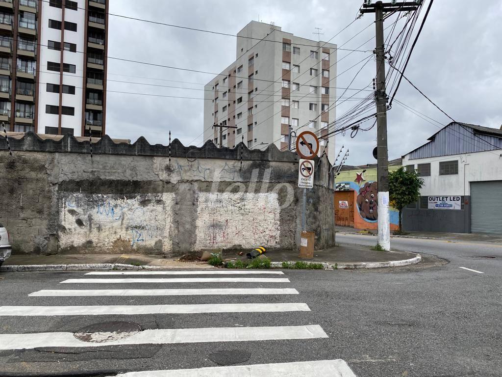 ESQUINA de Área / Terreno à venda, Padrão com 900 m², e em Ch Santo Antônio (ZL) - São Paulo