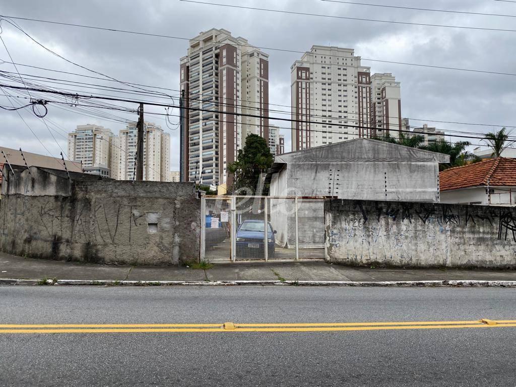 FRENTE de Área / Terreno à venda, Padrão com 900 m², e em Ch Santo Antônio (ZL) - São Paulo