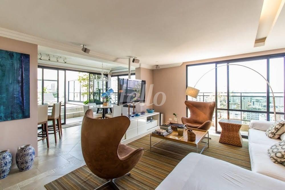 LIVING de Apartamento à venda, cobertura - Padrão com 274 m², 5 quartos e 3 vagas em Brooklin Paulista - São Paulo