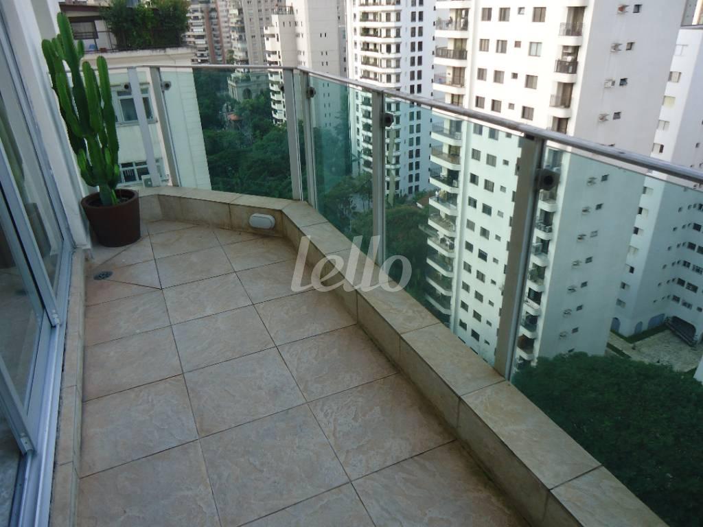 SACADA de Apartamento à venda, Padrão com 220 m², 3 quartos e 3 vagas em Vila Nova Conceição - São Paulo