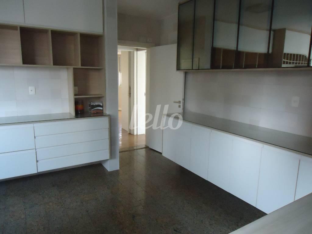 COZINHA de Apartamento à venda, Padrão com 220 m², 3 quartos e 3 vagas em Vila Nova Conceição - São Paulo
