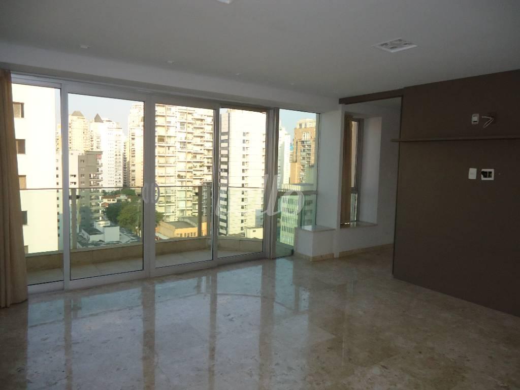 SALA de Apartamento à venda, Padrão com 220 m², 3 quartos e 3 vagas em Vila Nova Conceição - São Paulo