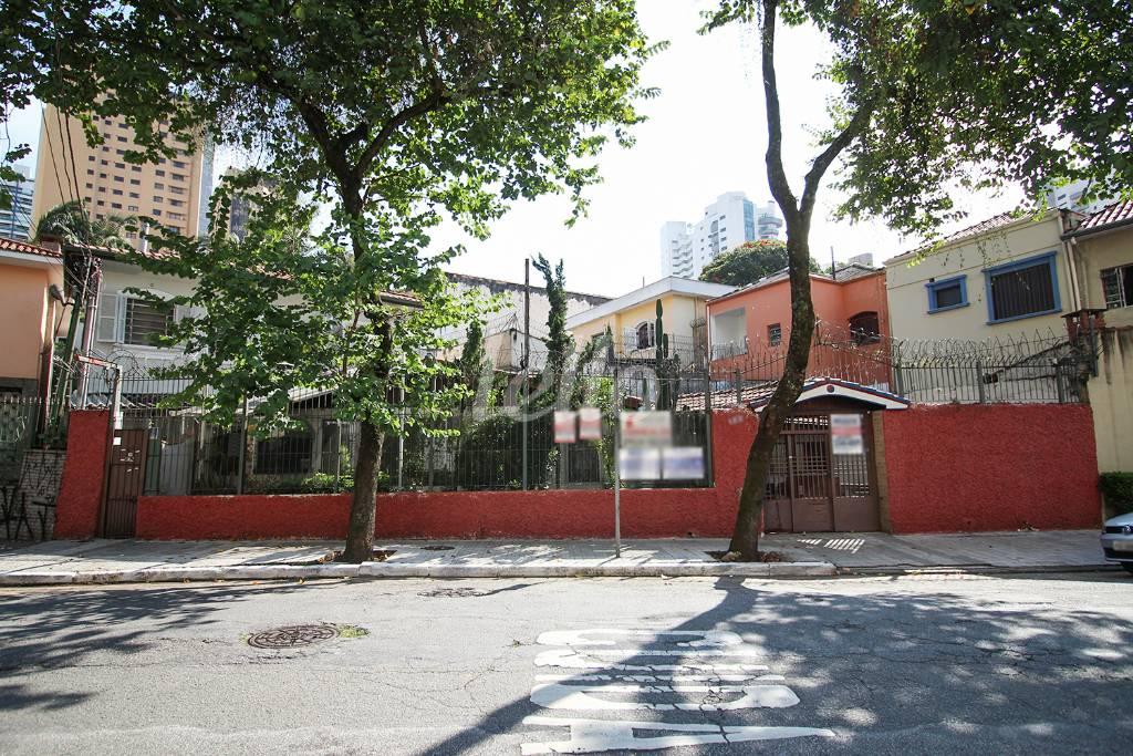 FACHADA de Casa para alugar, sobrado com 280 m², e 6 vagas em Paraíso - São Paulo