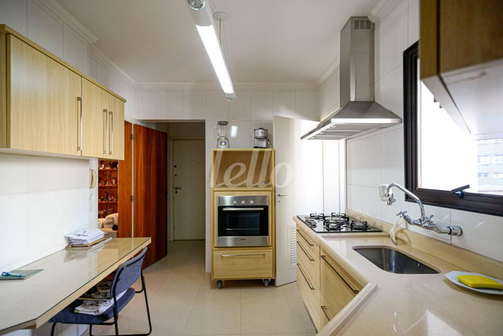 COZINHA de Apartamento à venda, Padrão com 103 m², 3 quartos e 2 vagas em Santa Cecília - São Paulo