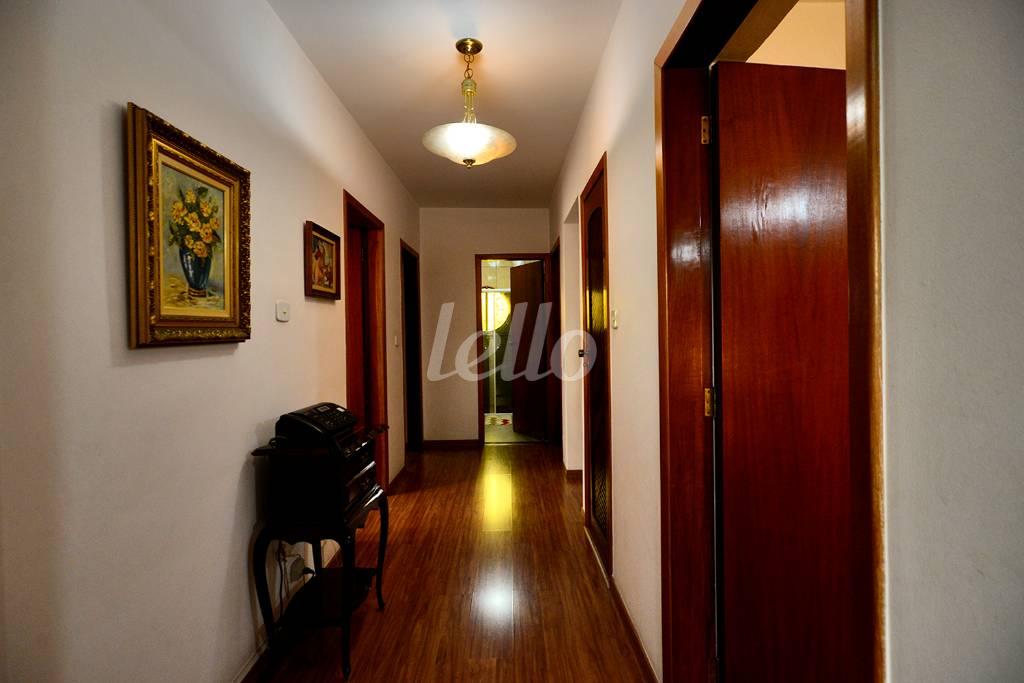 CORREDOR de Casa à venda, sobrado com 301 m², 5 quartos e 5 vagas em Vila Darli - São Paulo