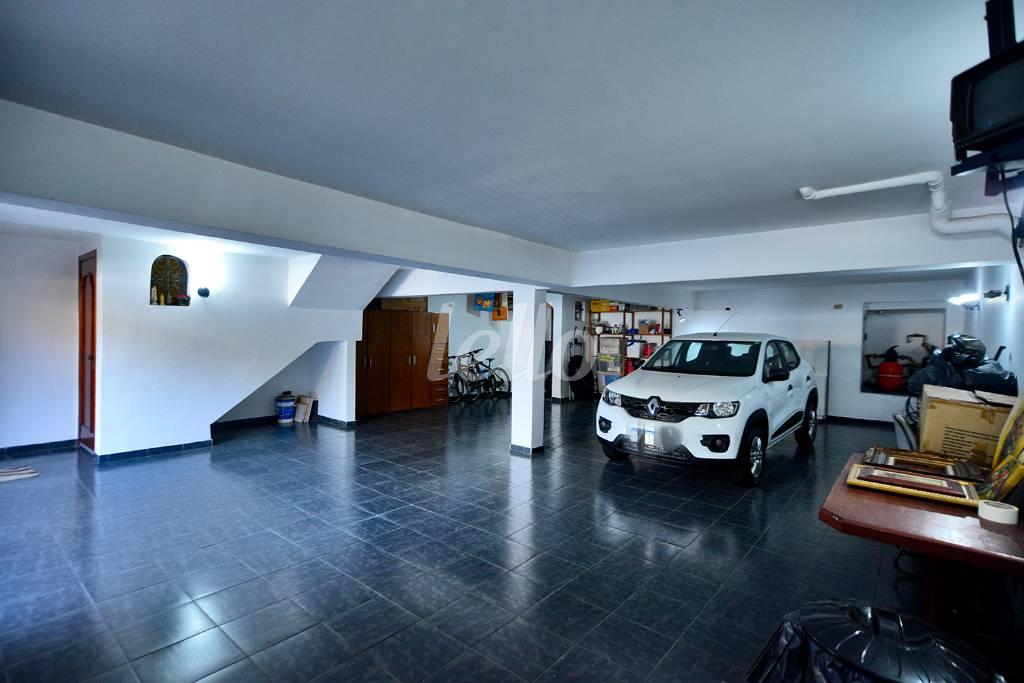 GARAGEM de Casa à venda, sobrado com 301 m², 5 quartos e 5 vagas em Vila Darli - São Paulo
