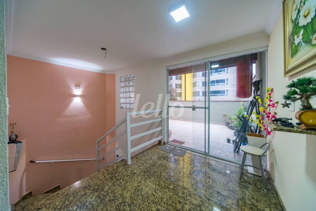 HALL DA ESCADA de Apartamento à venda, cobertura - Padrão com 166 m², 4 quartos e 2 vagas em Jardim - Santo André