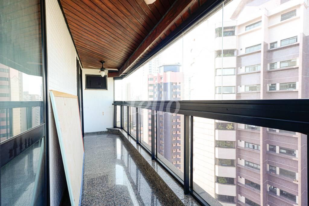 VARANDA MASTER de Apartamento à venda, Padrão com 335 m², 4 quartos e 4 vagas em Vila Analia Franco - São Paulo