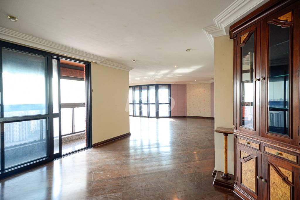 LIVING AMBIENTES de Apartamento à venda, Padrão com 335 m², 4 quartos e 4 vagas em Vila Analia Franco - São Paulo