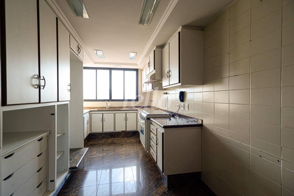 COZINHA de Apartamento à venda, Padrão com 335 m², 4 quartos e 4 vagas em Vila Analia Franco - São Paulo