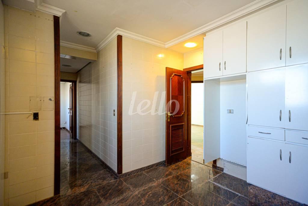 ÁREA DE SERVIÇO de Apartamento à venda, Padrão com 335 m², 4 quartos e 4 vagas em Vila Analia Franco - São Paulo