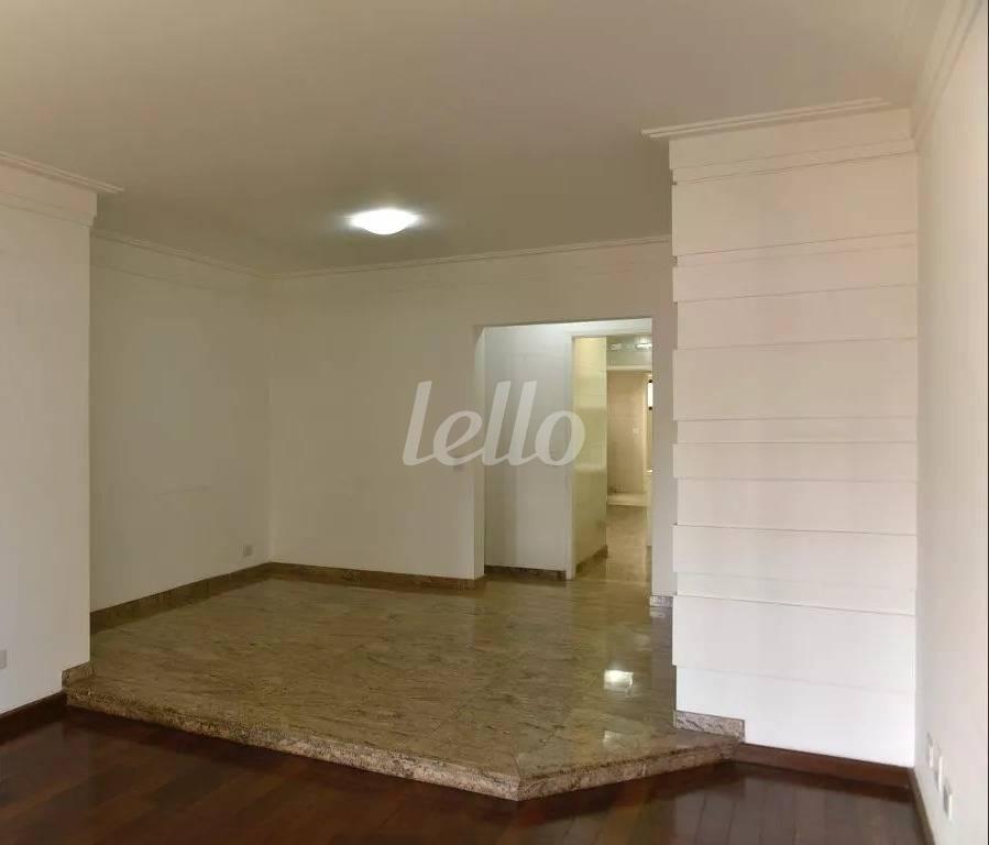 SALA de Apartamento à venda, Padrão com 123 m², 3 quartos e 2 vagas em Vila Regente Feijó - São Paulo