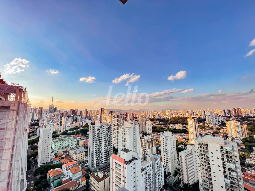 VISTA de Apartamento à venda, Padrão com 74 m², 2 quartos e 2 vagas em Vila Mariana - São Paulo
