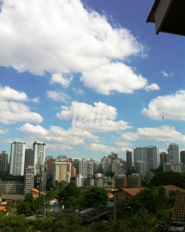 VISTA PÁTIO de Casa à venda, assobradada com 751 m², 5 quartos e 7 vagas em Jardim Panorama - São Paulo