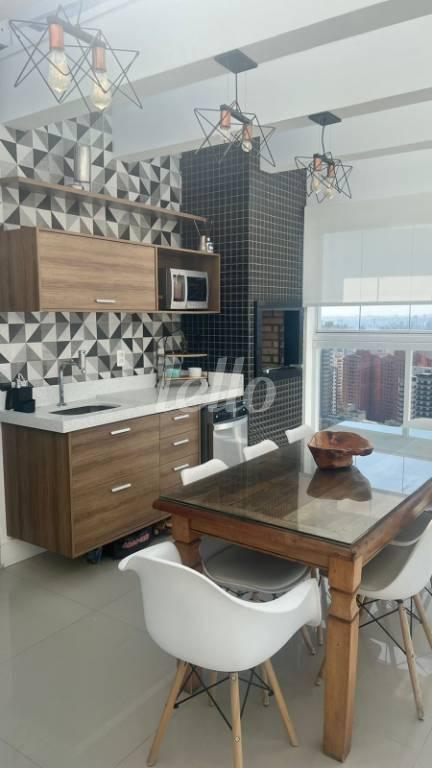 LIVING de Apartamento à venda, cobertura - Padrão com 136 m², 3 quartos e 3 vagas em Vila Gilda - Santo André