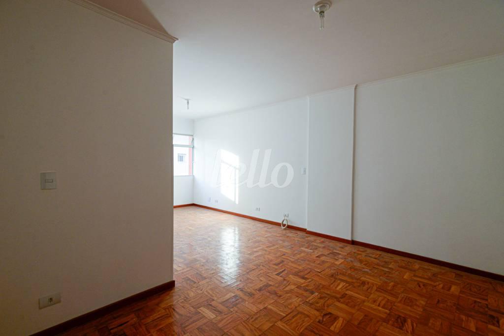 SALA de Apartamento à venda, Padrão com 108 m², 2 quartos e 1 vaga em Vila Nova Conceição - São Paulo