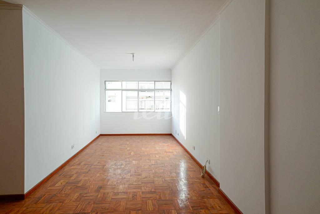 SALA de Apartamento à venda, Padrão com 108 m², 2 quartos e 1 vaga em Vila Nova Conceição - São Paulo
