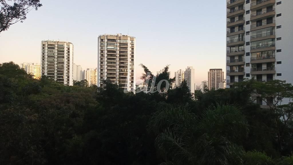 VISTA DA VARANDA de Apartamento para alugar, Padrão com 337 m², 4 quartos e 3 vagas em Santo Amaro - São Paulo