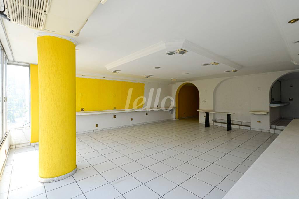 SALA de Sala / Conjunto para alugar, Padrão com 134 m², e em Cerqueira César - São Paulo