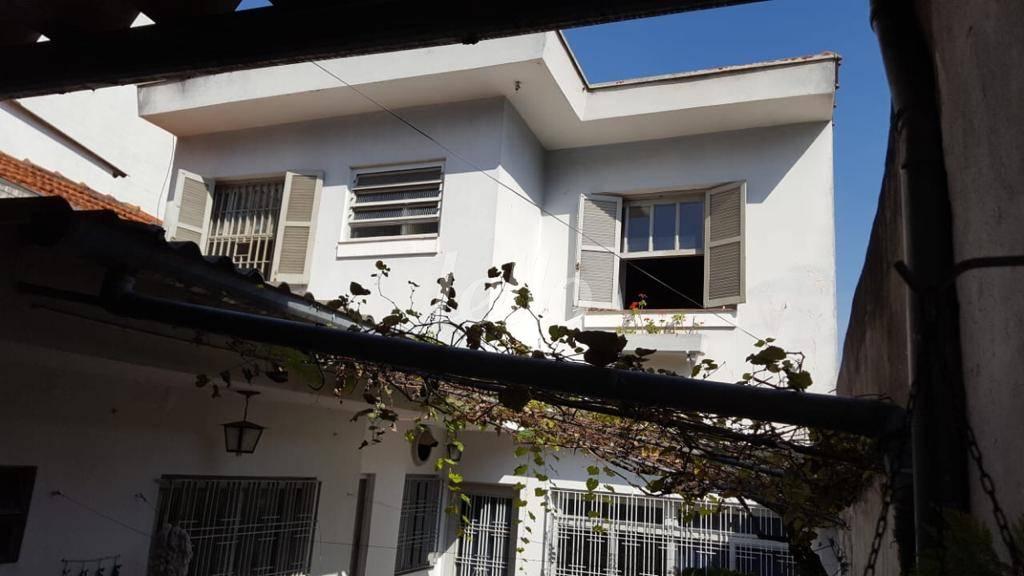 FACHADA de Casa à venda, sobrado com 170 m², 2 quartos e 2 vagas em Vila Zelina - São Paulo