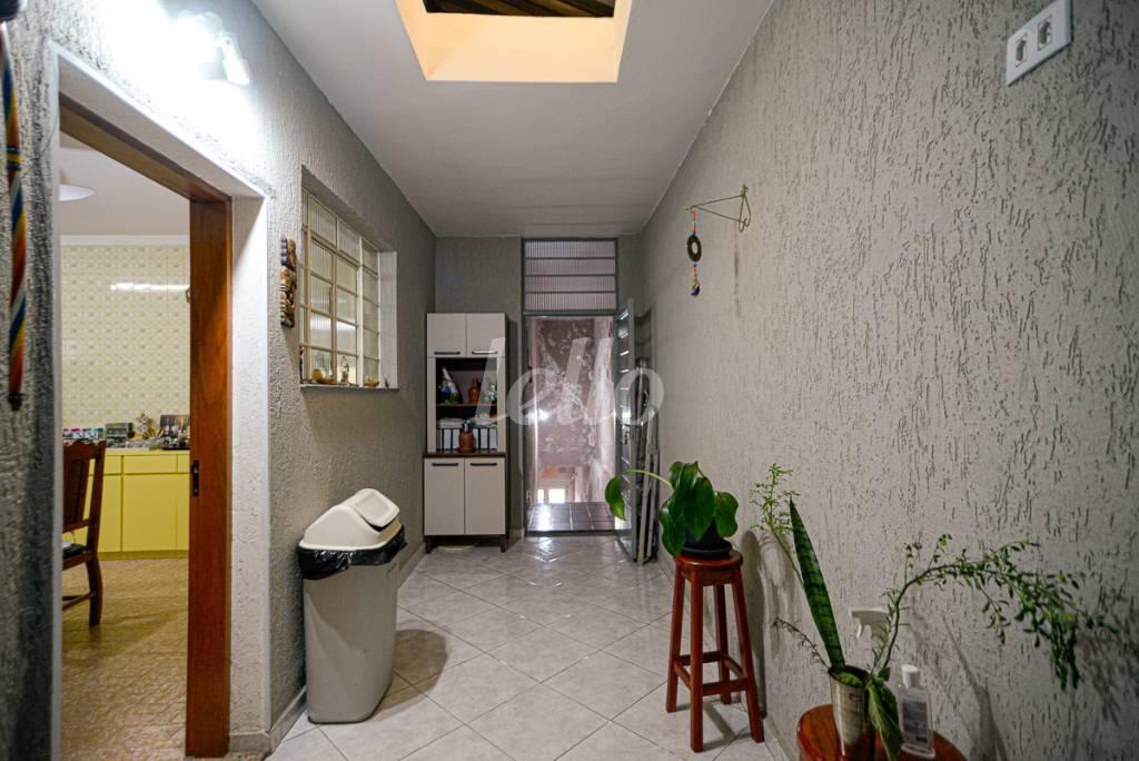 CORREDOR de Casa à venda, sobrado com 410 m², 2 quartos e 3 vagas em Vila Guilherme - São Paulo