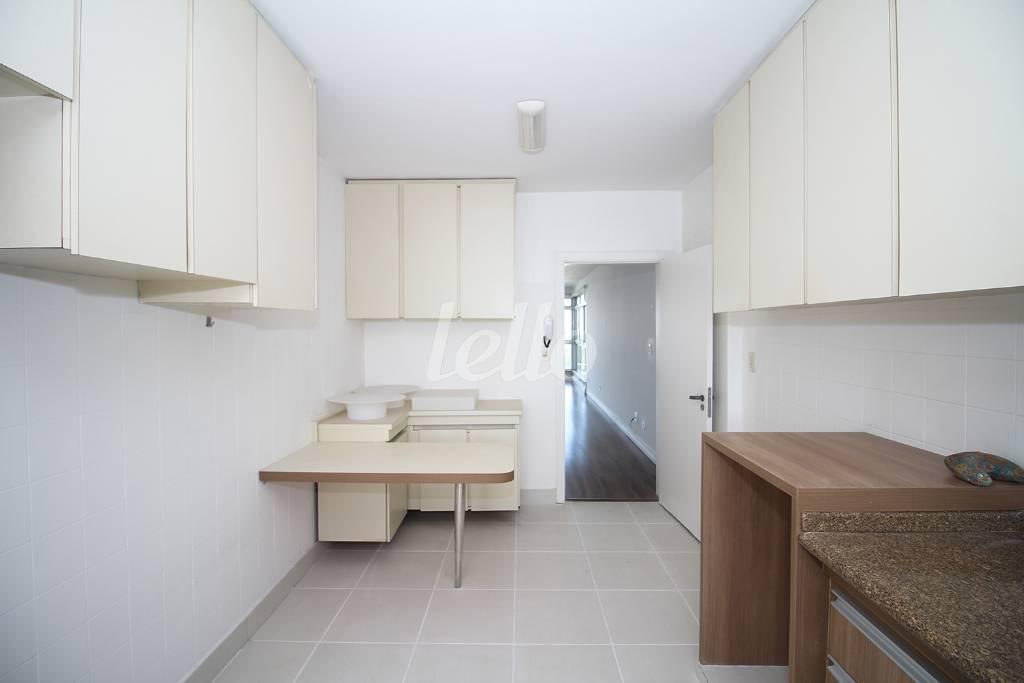 COZINHA de Apartamento para alugar, Padrão com 125 m², 3 quartos e 2 vagas em Paraíso - São Paulo