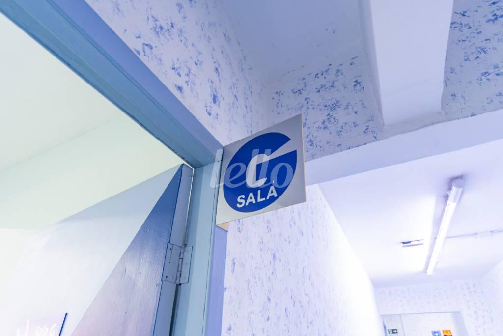 SALAS de Loja à venda, Mall com 700 m², e 7 vagas em Vila Bastos - Santo André