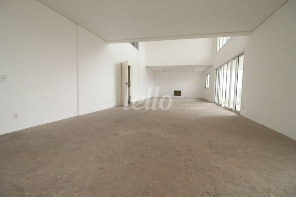 SALA de Apartamento à venda, cobertura - Padrão com 820 m², 4 quartos e 7 vagas em Campo Belo - São Paulo
